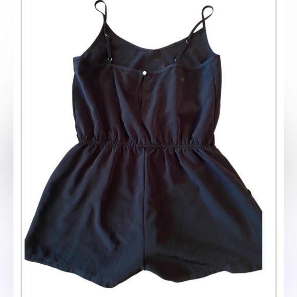 One Clothes Black Sleeveless Romper Size Large - Picture 4 of 9